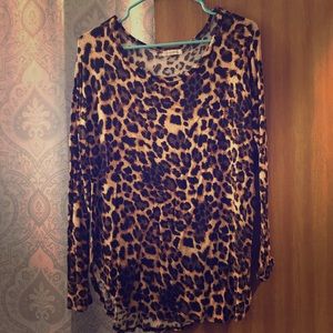 Flowy soft long sleeve leopard print top 🐆